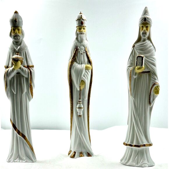 5 piece porcelain nativity scene by Holly Tree - Picture 8 of 9